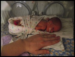 MiracleMomsBabyandHand