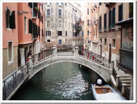 Venicediscover-the-channels-in-venice--venice_19-113098