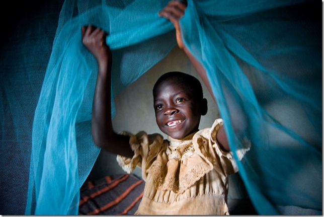 Child with an Olyset net. 
